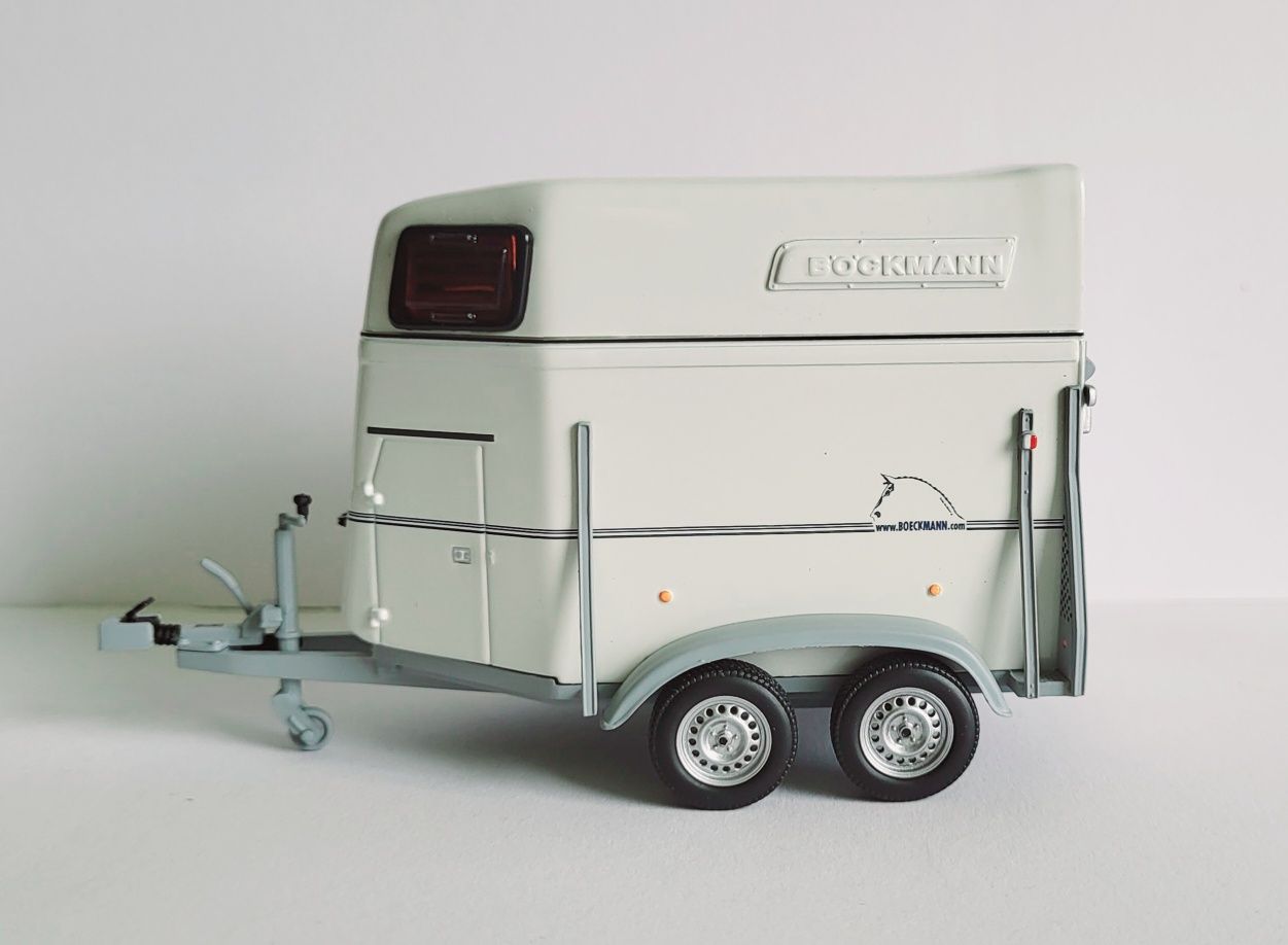 Przyczepa do przewozu koni Minichamps 1:43