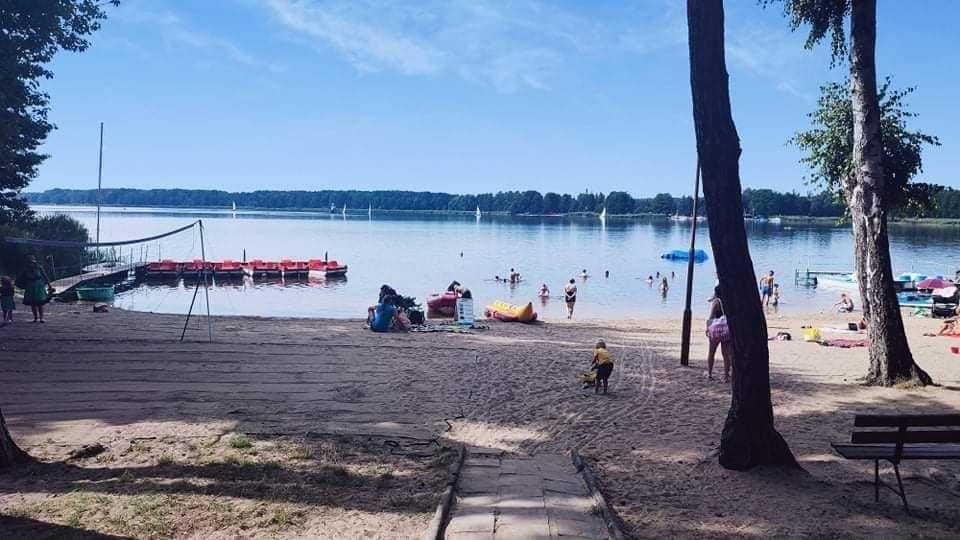 Domki nad jeziorem Pokoje Noclegi własna plaża  Wieleń k/Boszkowo