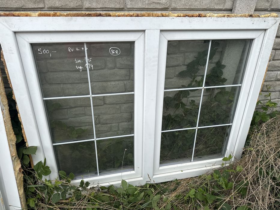 1x okno 146x114 biale plastikowe ze szprosem (lewa i prawa strona ru)