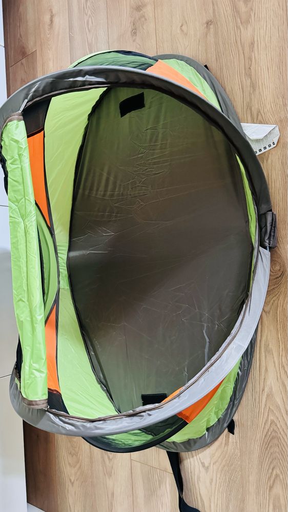 Cama de viagem como nova