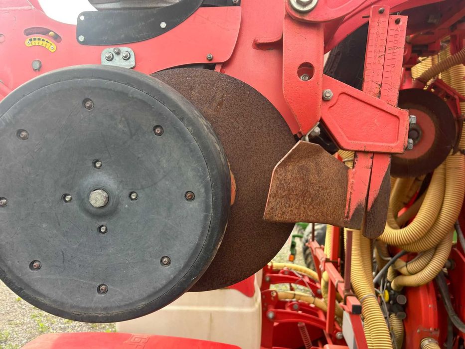 Siewnik do kukurydzy  GASPARDO 8 rzędów, skrzynia na nawóz, żmijka.