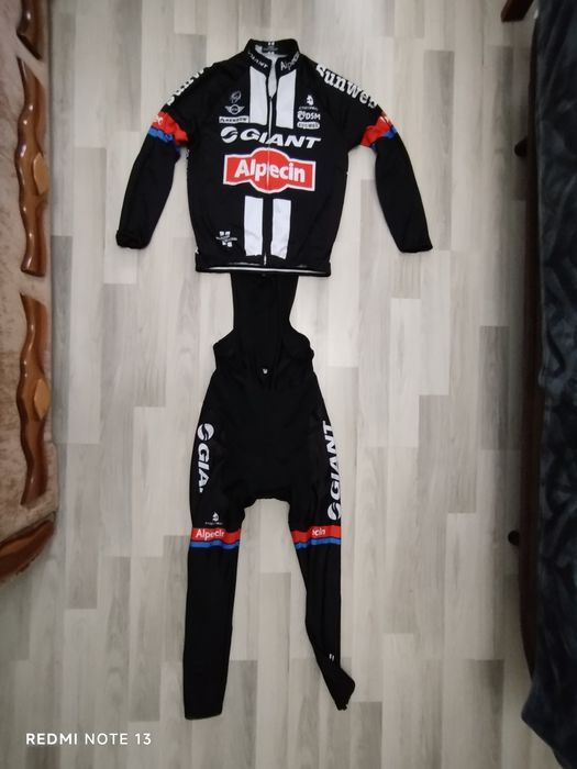 На флісі Вело форма Giant розмір Xl  куртка