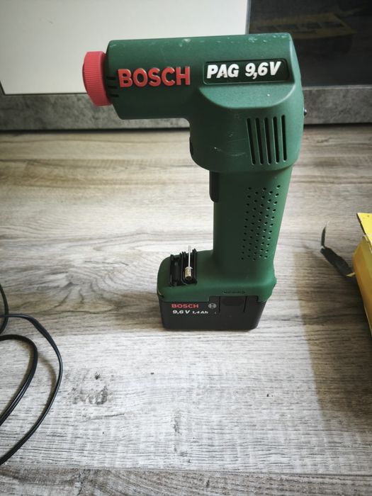 Akumulatorowy kompresor Bosch PAG 9.6V
