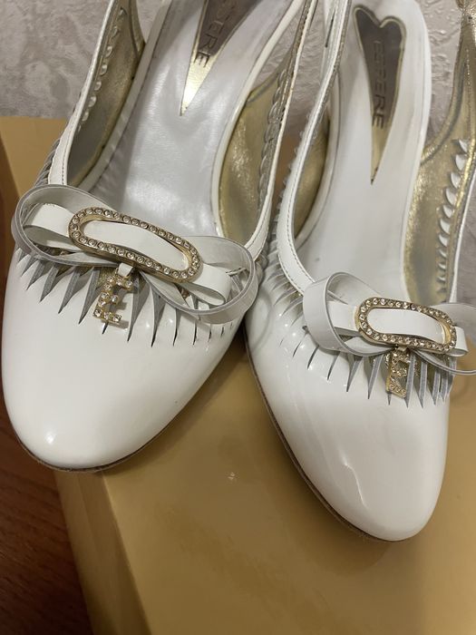 Босоніжки, ефектні і ексклюзивні,ESSERE, Італія, р.38