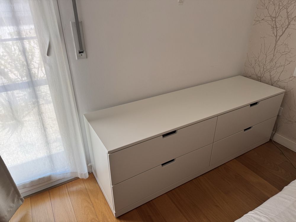 Cómoda NORDLI (IKEA) com 4 gavetas (160x54 cm)
