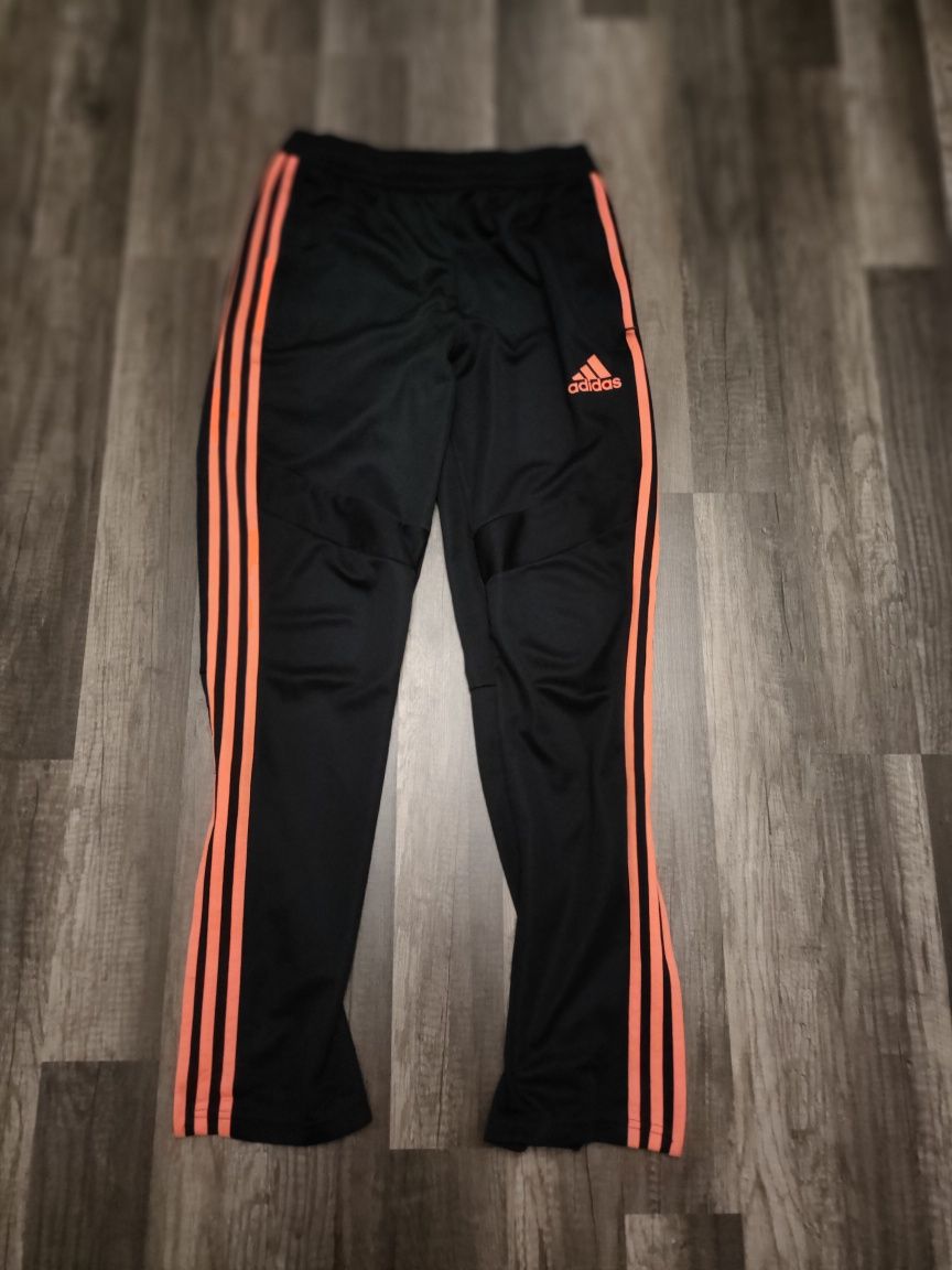 świetne dresowe spodnie Adidas Climacool z zamkami