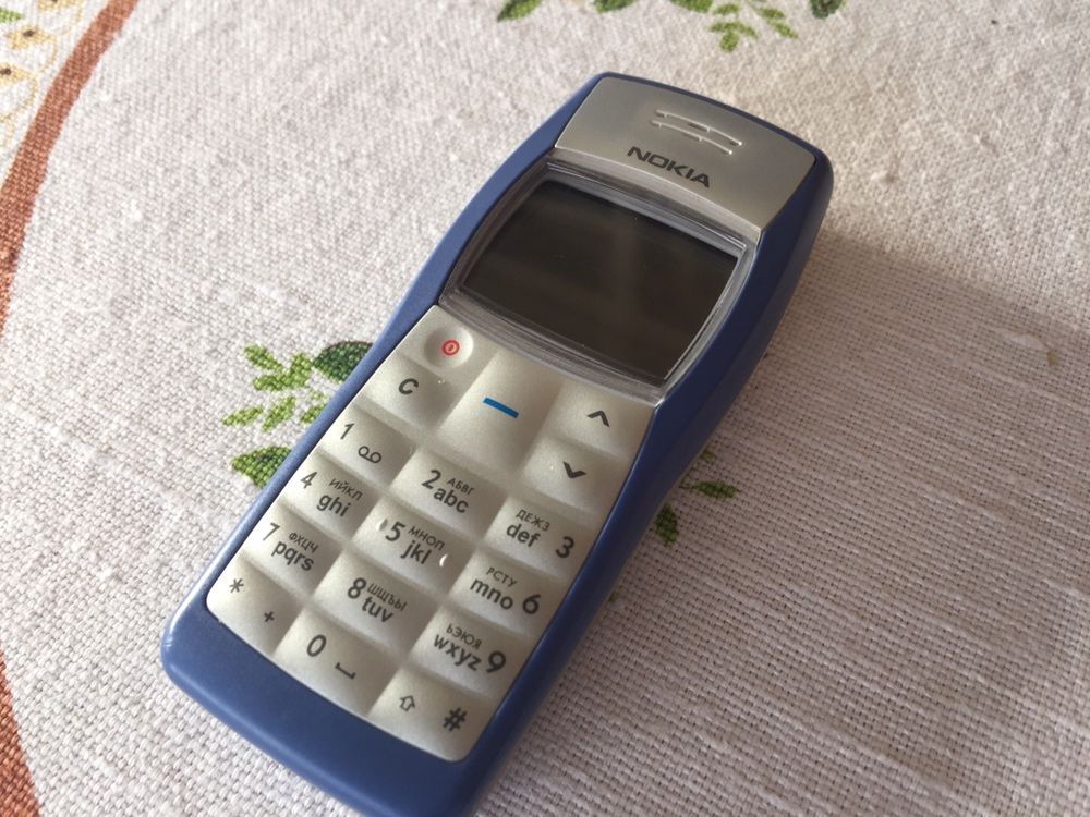 Nokia 1100 - GERMANY . ORIGINAL .