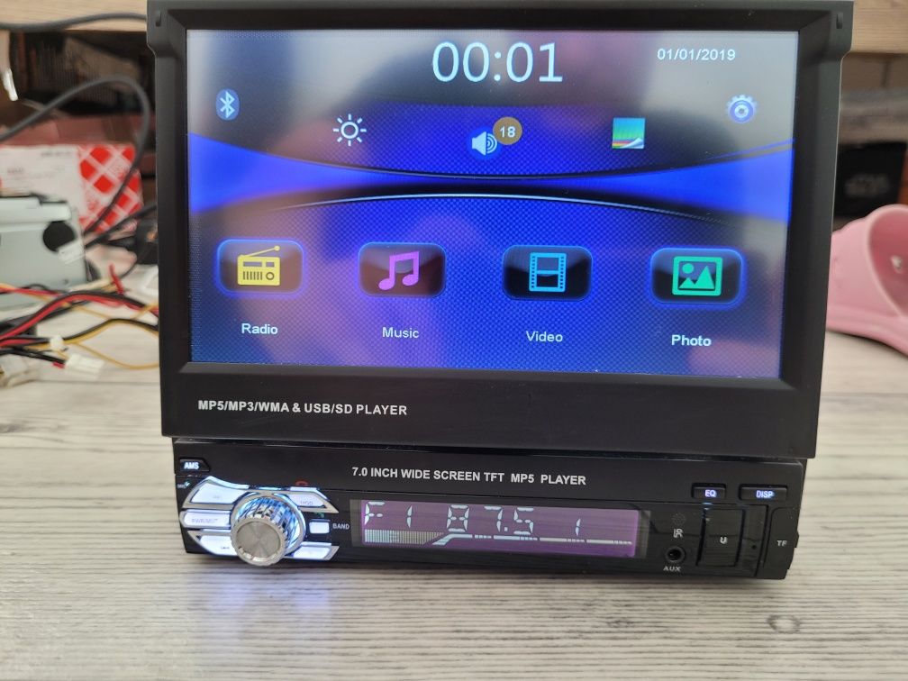 Radio samochodowe z wysuwanym ekranem BLUETOOTH,USB,AUX,SD,AV-IN + pil