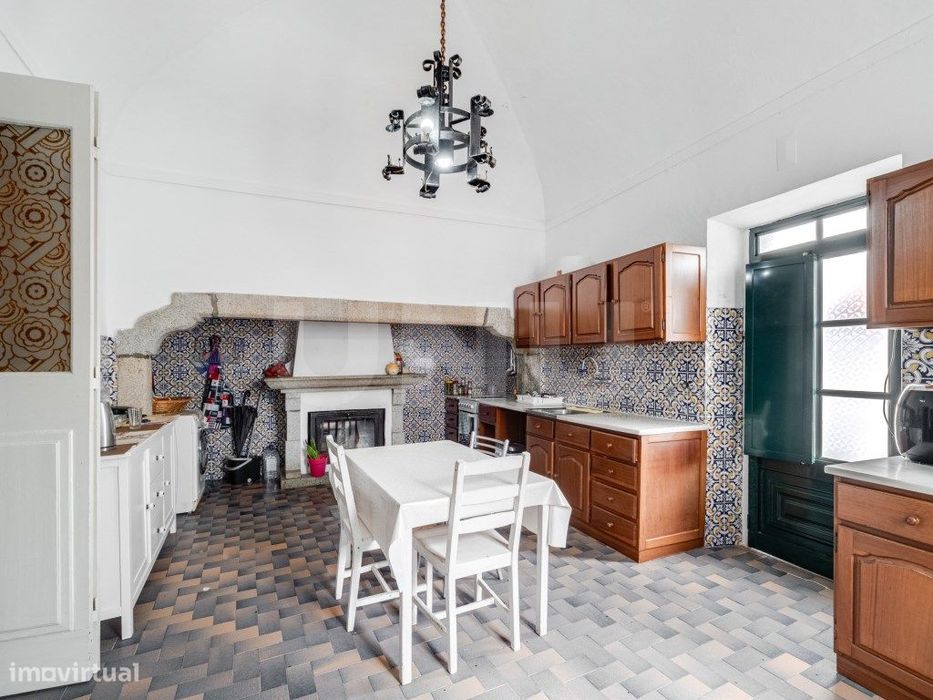 Prédio com 4 apartamentos situado na Rua Serpa Pinto