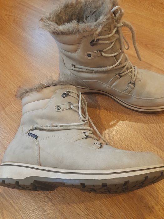 Продам женские ботинки