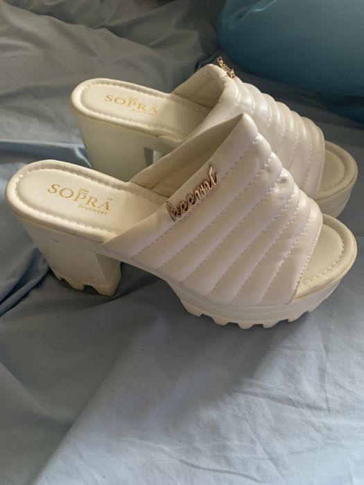 Шлепанцы на каблуке и подошве