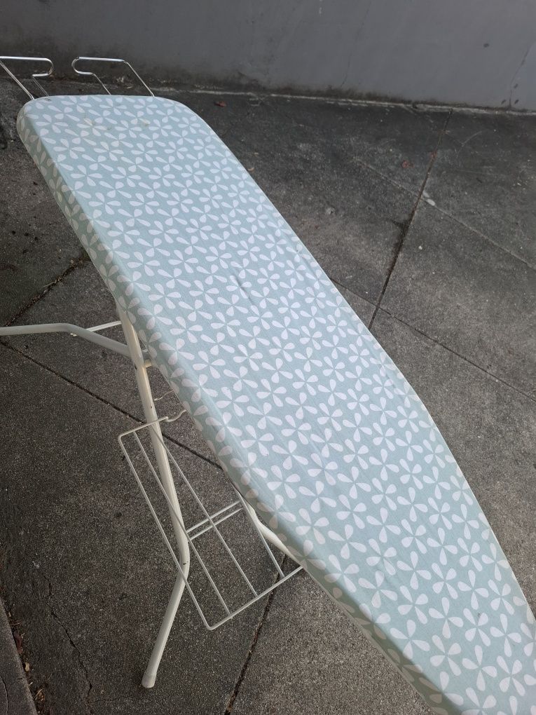 Tábua de passar a ferro . Muito bom estado 115x37 cm