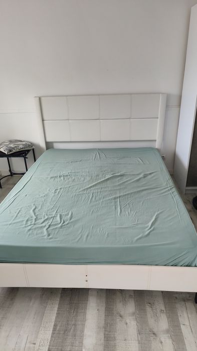 Quarto com cama de casal