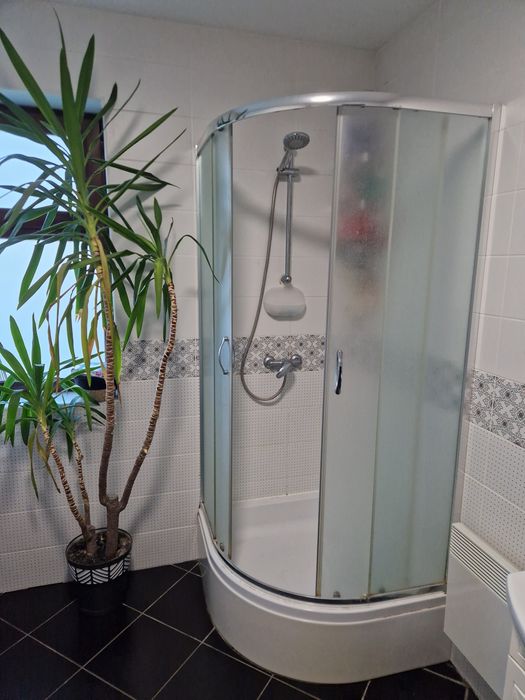 Кутова душова кабіна 900х900