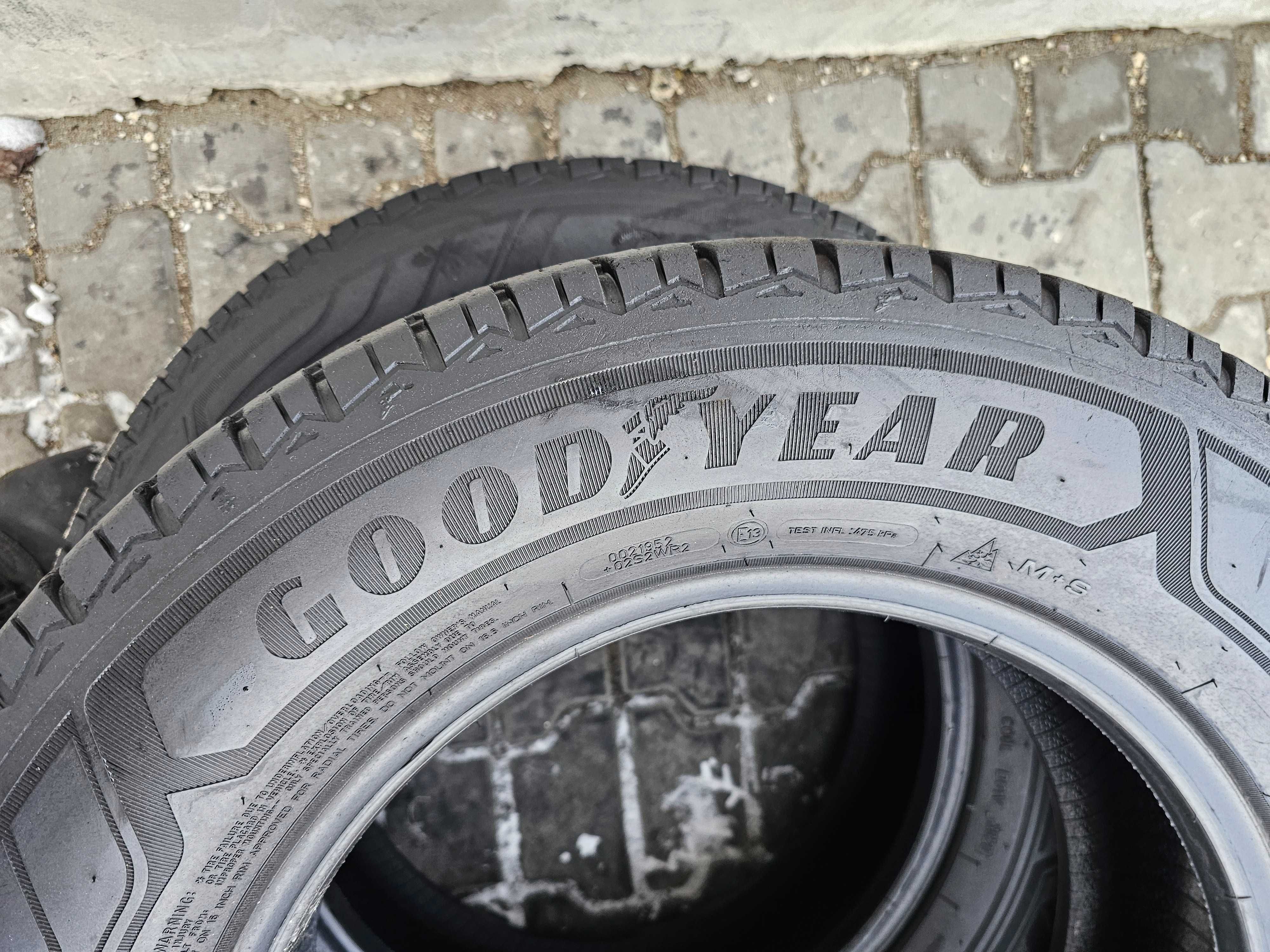 Całoroczne Goodyear 215/65 R16C