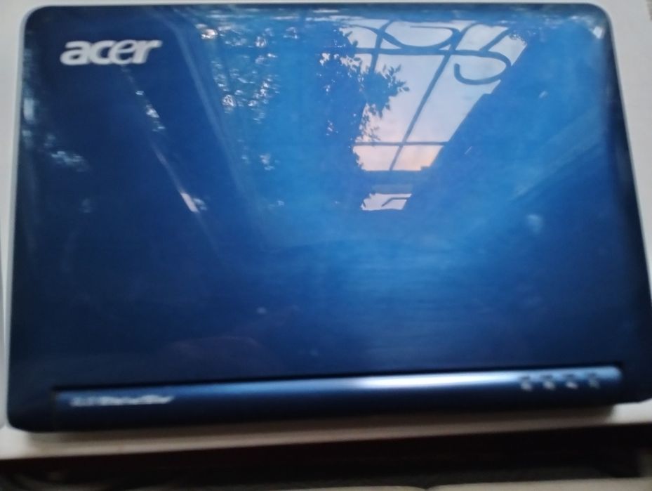 Ноутбук Acer Aspire One ZG5 (Intel Atom N270, 1 ГБ, 120 Гб HDD, WiFi,