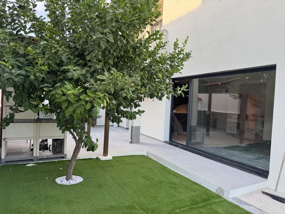 Moradia T4 nova com Jacuzzi, jardim privado e acabamentos de luxo