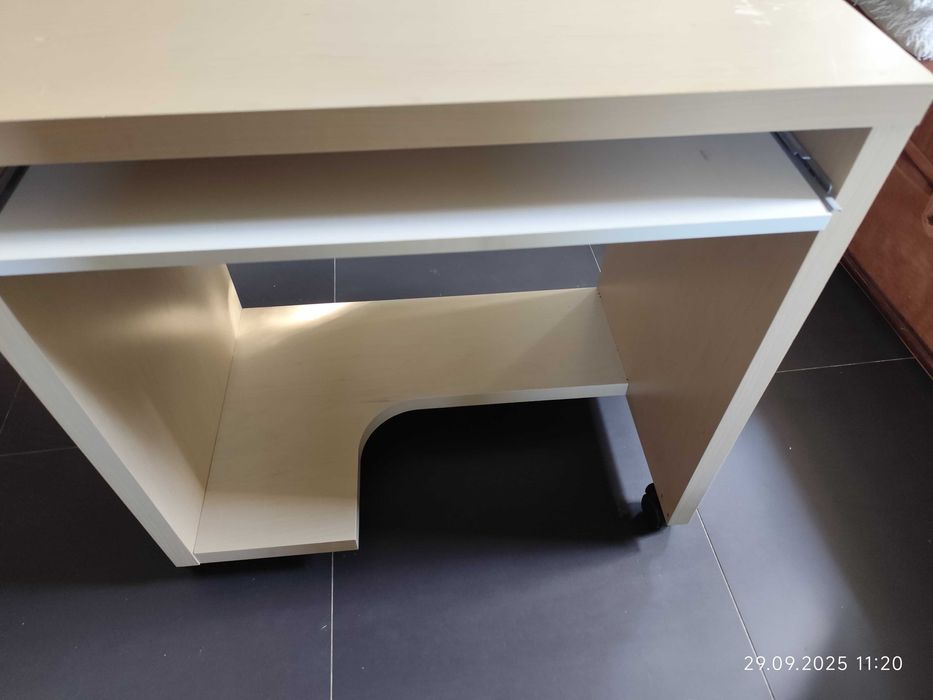 Stolik biurko biureczko szafka Ikea