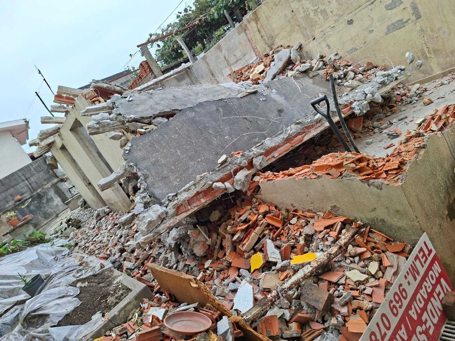 Demolições Variadas : Paredes, Muros, Anexos ...