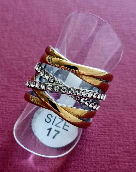 Anel bicolor, em aço, com 2 fiadas de zirconias cruzadas. T17