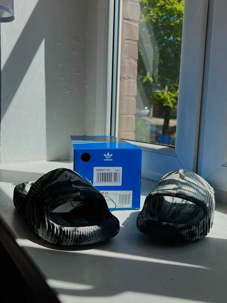klapki slide slip on adidas adilette 22 onyx grey carbon szare kremowe