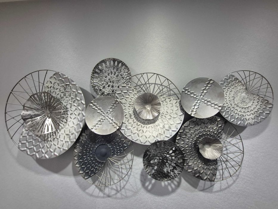Dekoracja scienna metalowa 3d srebrna