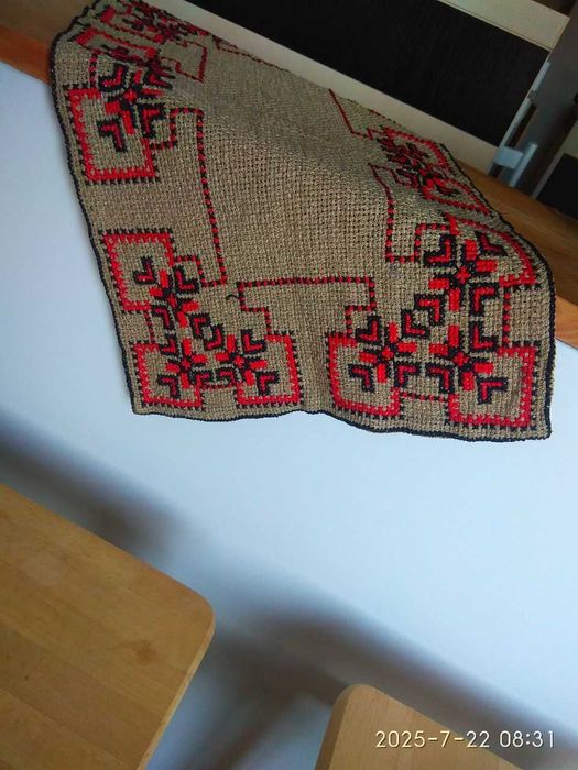 вышивка по мешковине - колоритная индивидуальная деталь в интерьере