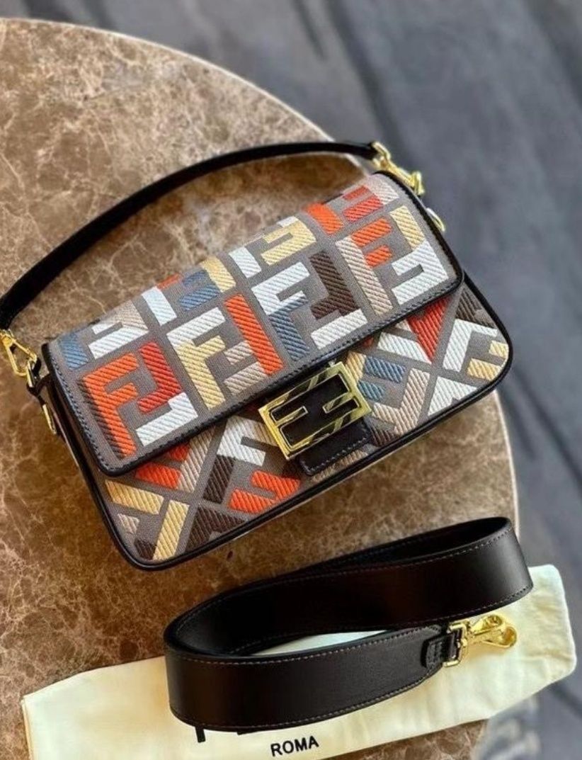 Нова Сумочка Fendi baguette