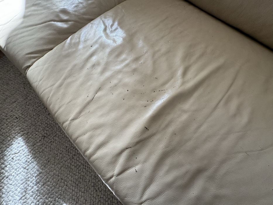 Sofa narożnik z funkcją spania i dwiema pufami