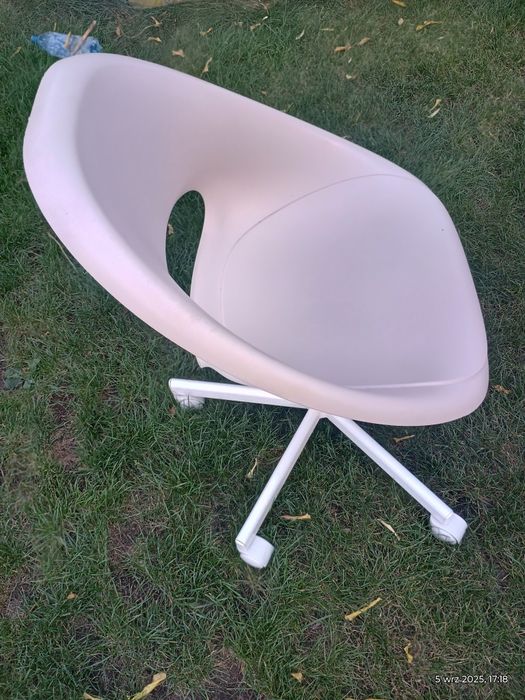 Sprzedam krzesło plastikowe nowe