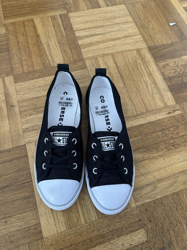 Продам кеды ……..