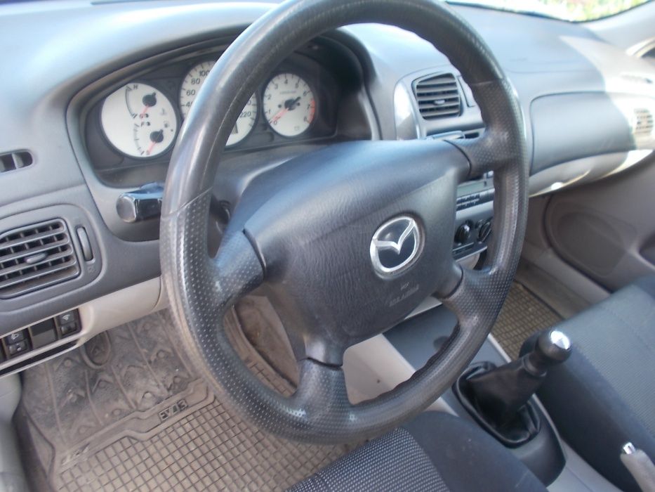 Mazda 323F,hatchback,5 drzwi,2002r.1.6 benzyna,grafit,na części
