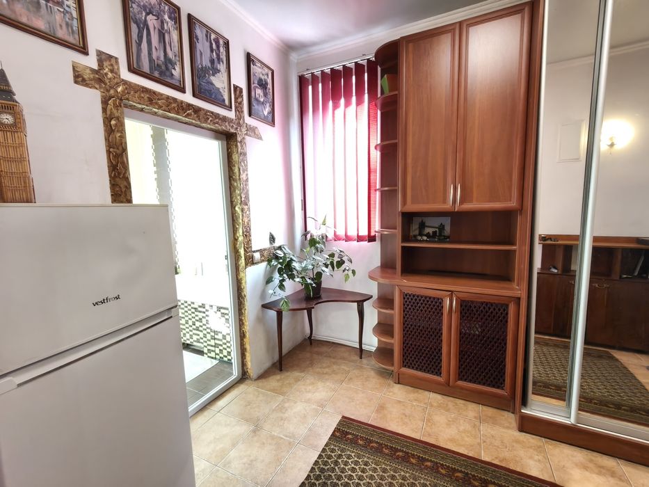 Центр міста. Оренда частина будинку з окремими своїм двором та входом.