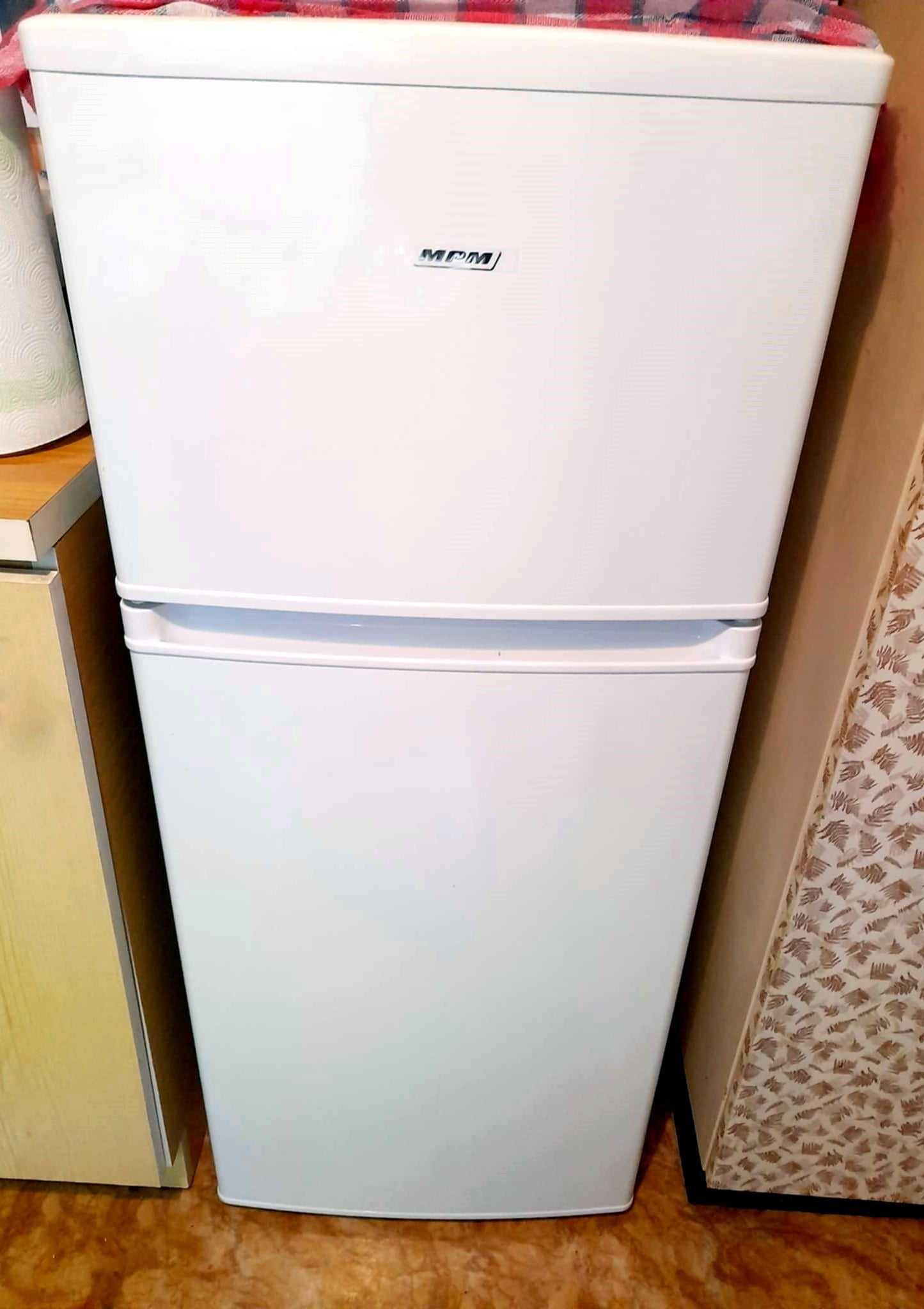 Lodówka MPM biała 115 cm z 2025 r