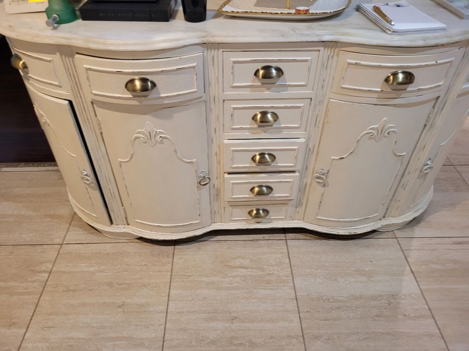 Sapateira vintage com pedra marmore brancaa mármore  e puchadores em l