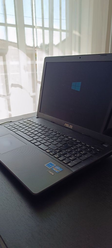 Portátil ASUS com mala de transporte