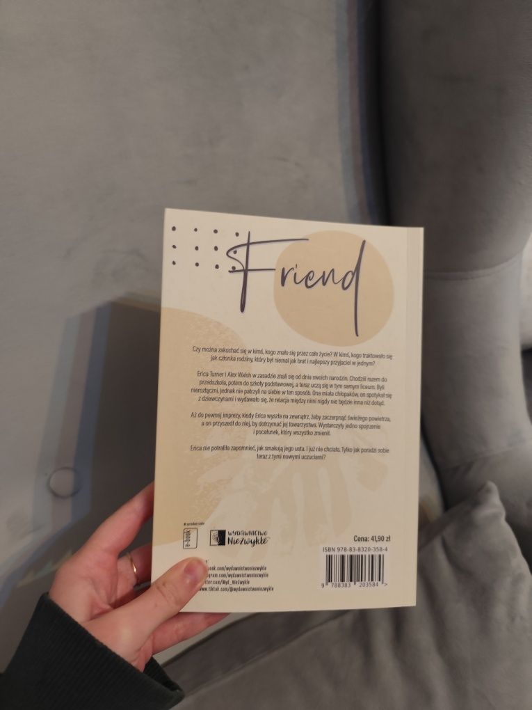 Książka młodzieżowa lekki romans Friend Monika Dąbrowska niezwykłe mię