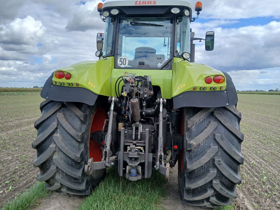 Ciągnik rolniczy Claas Axion 820