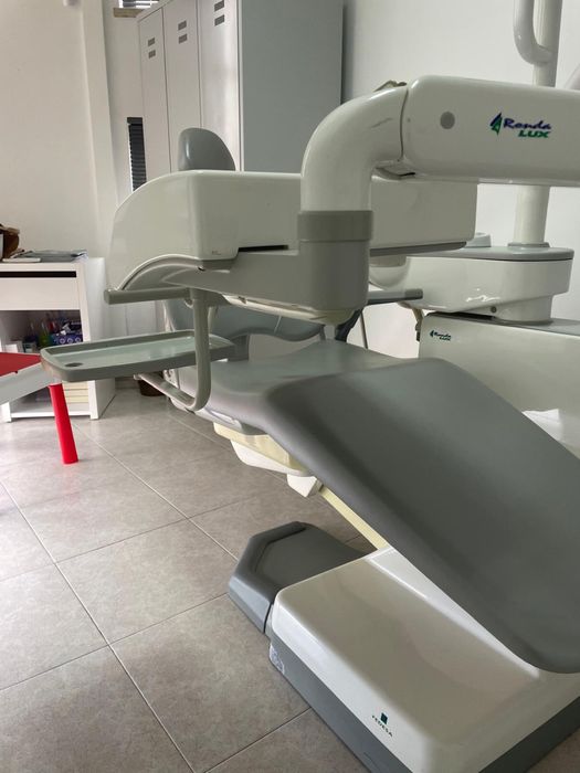 Vendo cadeira de dentista usada em bom estado