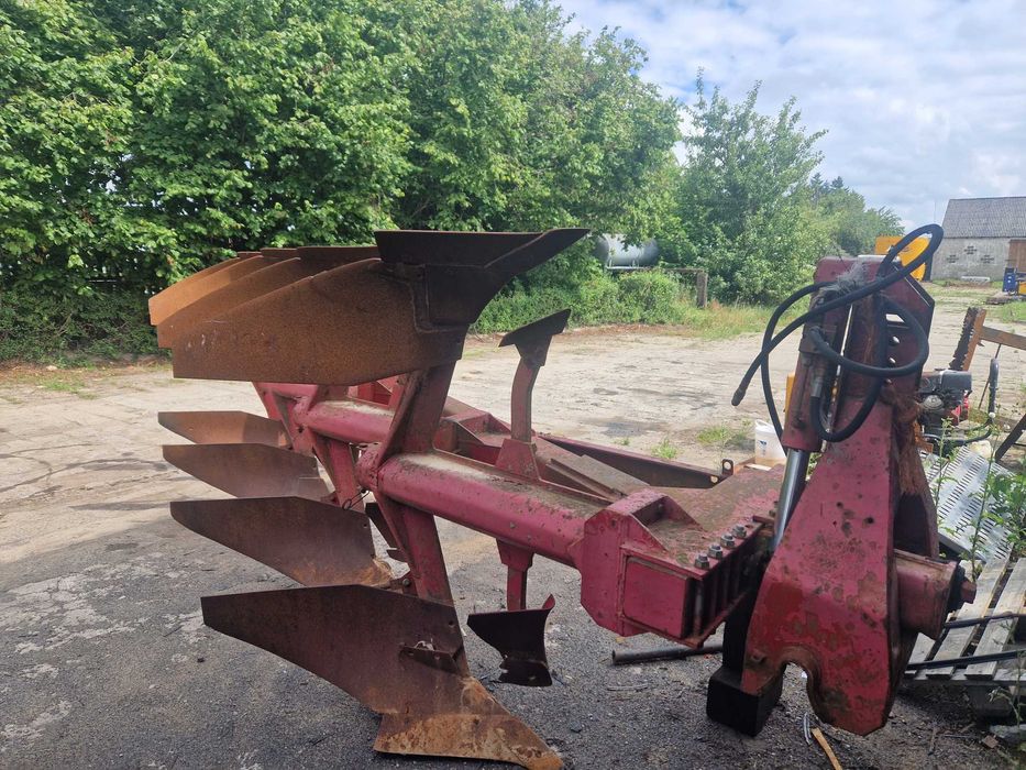 Pług na resorach obrotowy 4 skibowy NAUB