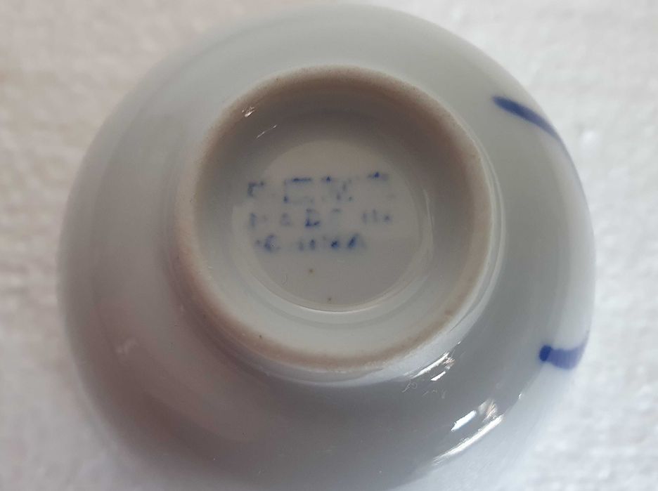 Serviço de 6 Peças: Prato, Taça e 4 Talheres antigos - China