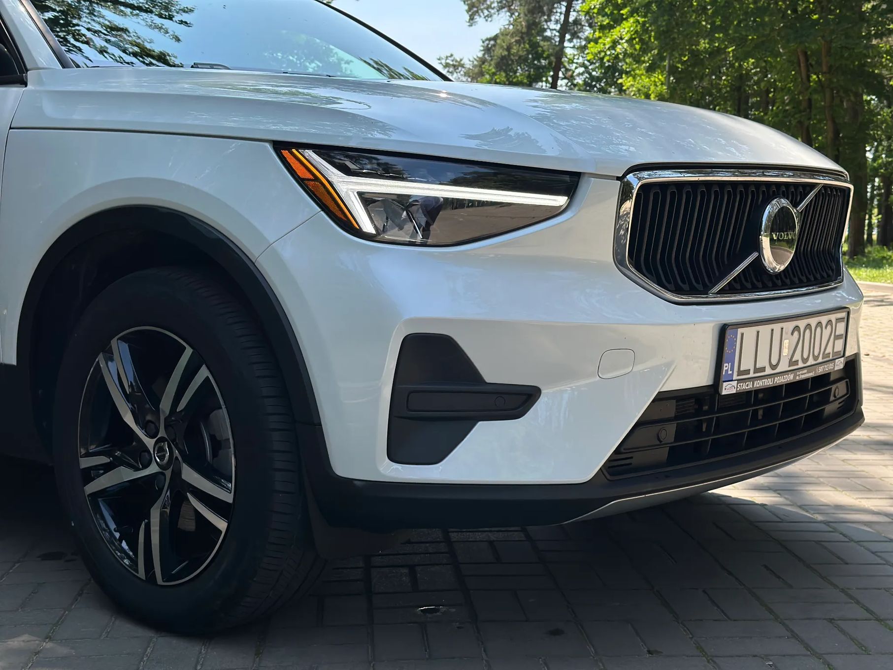 Volvo XC 40 Biała_perła_jak_nowy_Apple_CarPlay_Mild_Hybrid_GWARANCJA_