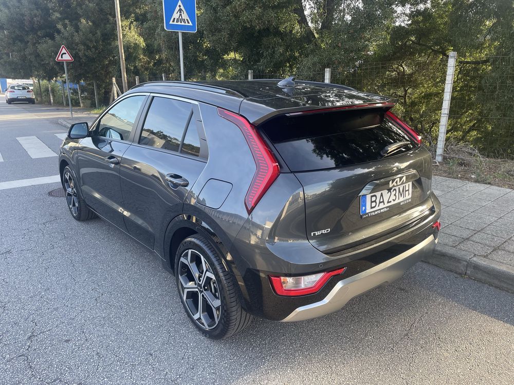 Kia Niro 1.6 HEV Tech • 2023 • 30.000 km • Como Novo