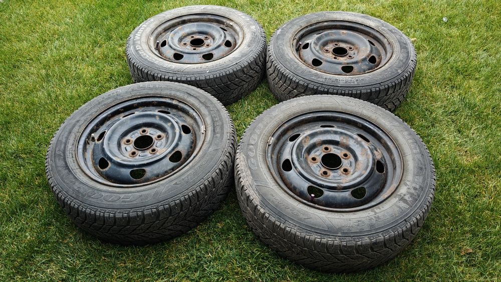Koła Mazda opony zimowe 215/60r16 , felgi stalowe 16 5x114,3 kołpaki