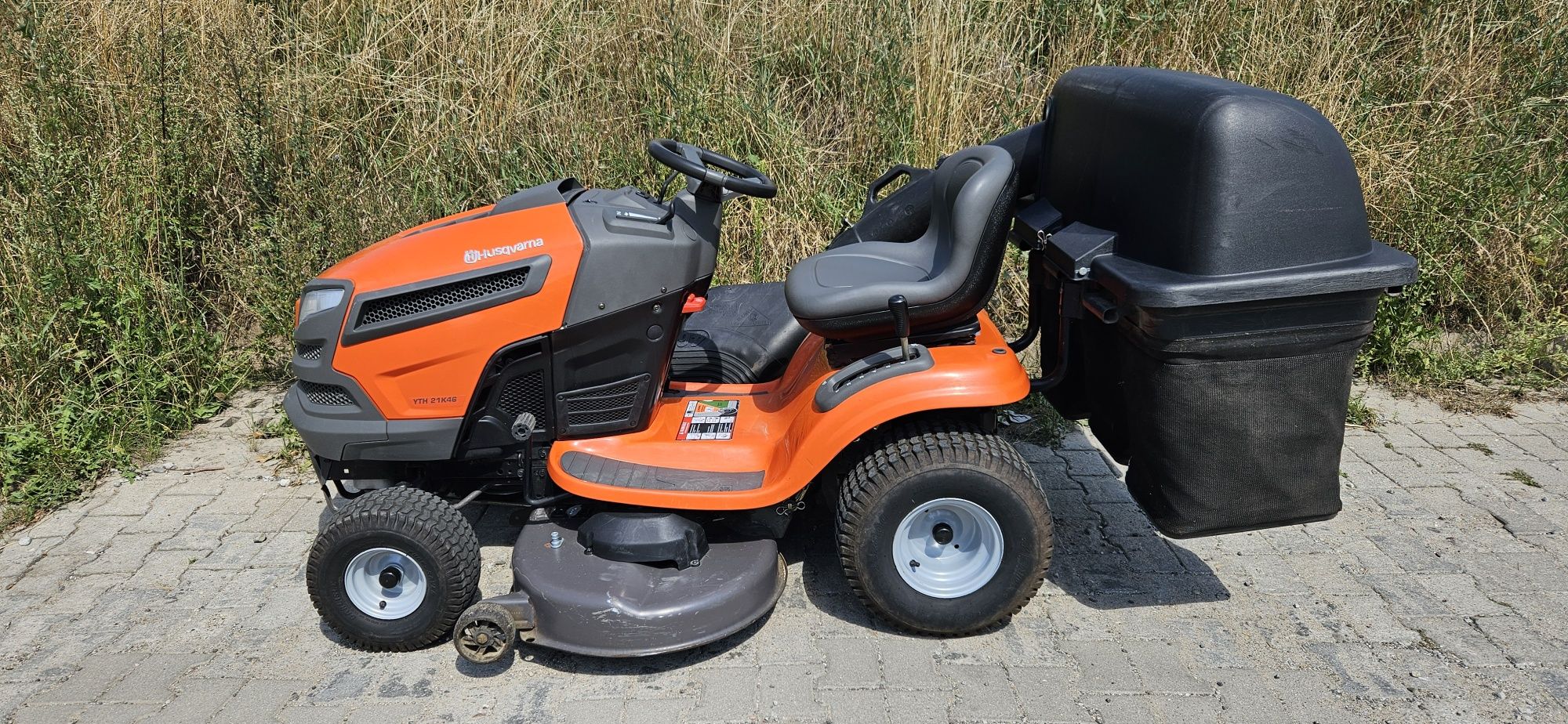 Traktorek koszący Husqvarna yth21k46 wyrzut boczny i kosz