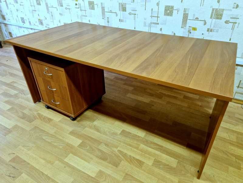 Продам стіл керівника