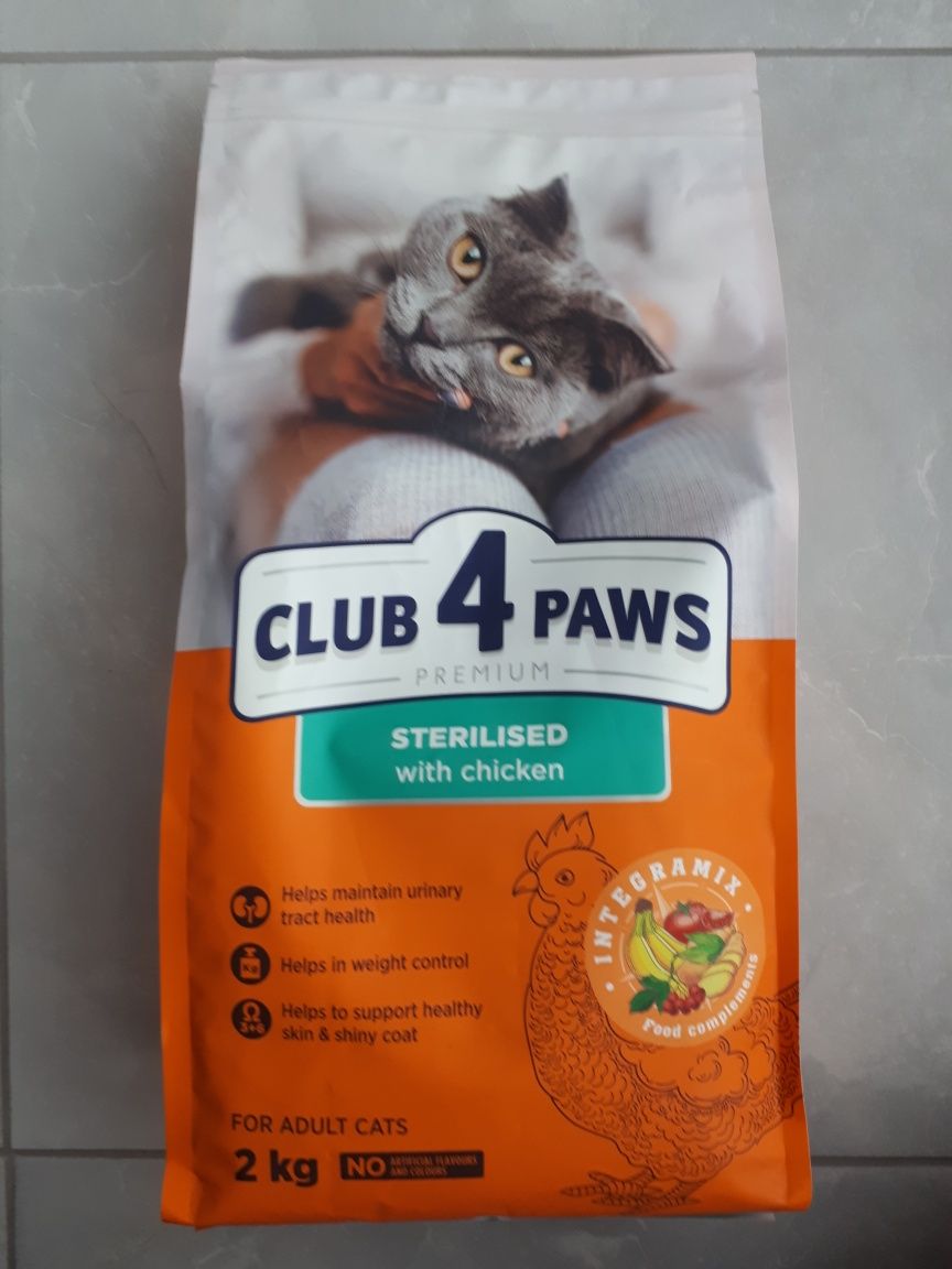 Корм для стерилізованих котів Club 4 Paws з куркою сухий