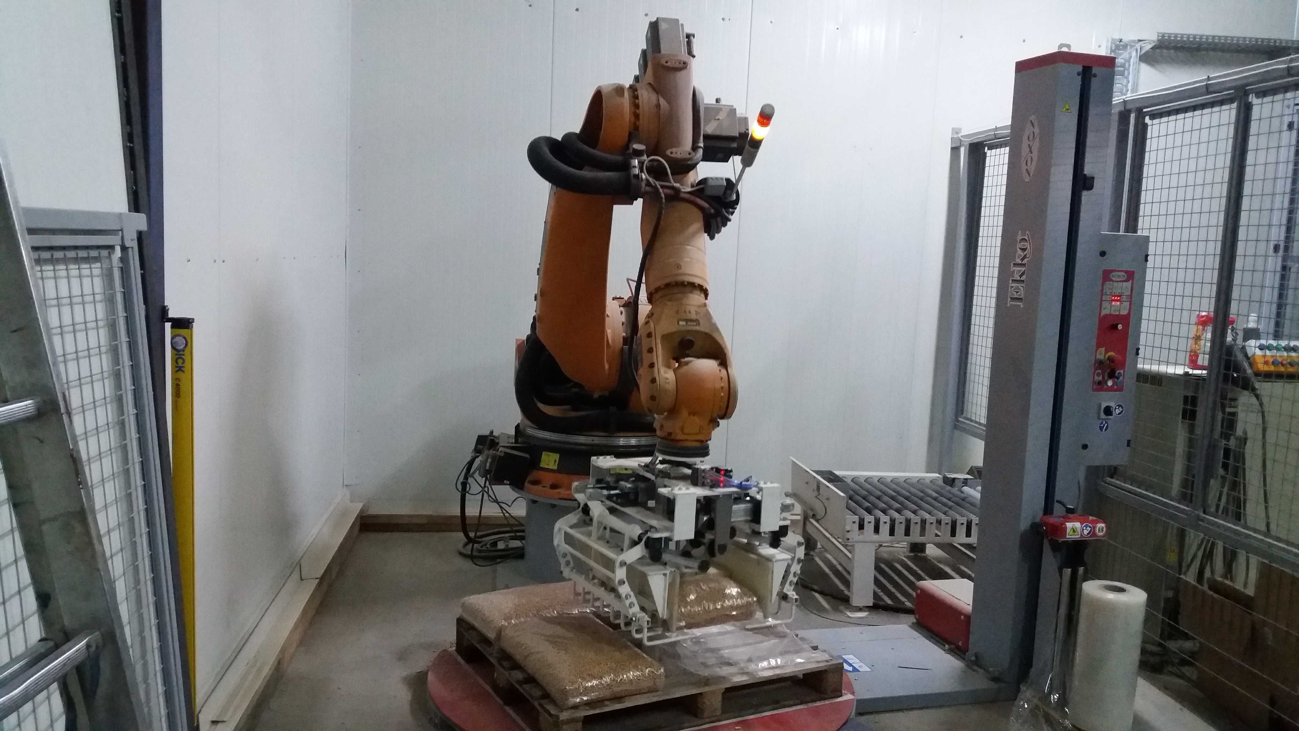 Robot Kuka Spawanie Paletyzacja worków Sprzedaż Projektowanie Naprawa