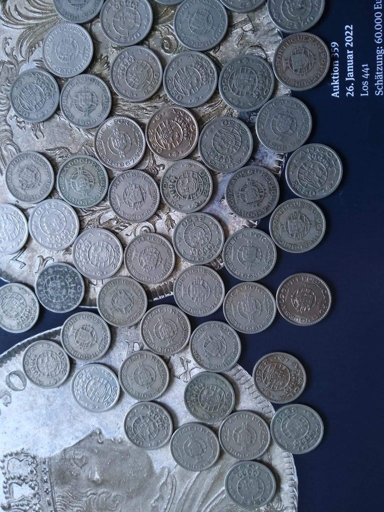 23424#Angola lote 50 moedas de 2,5 escudos datas diversas
