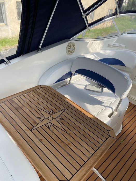 Łódz  motorowa  Bayliner 265